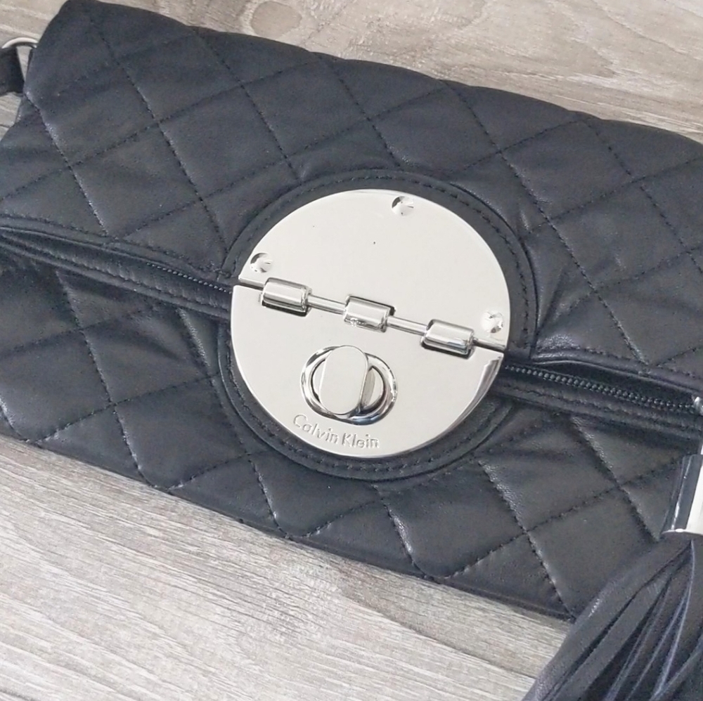 HOST Pick 🖤 CALVIN Klein Quilted Leather Clutch  | Great Condition